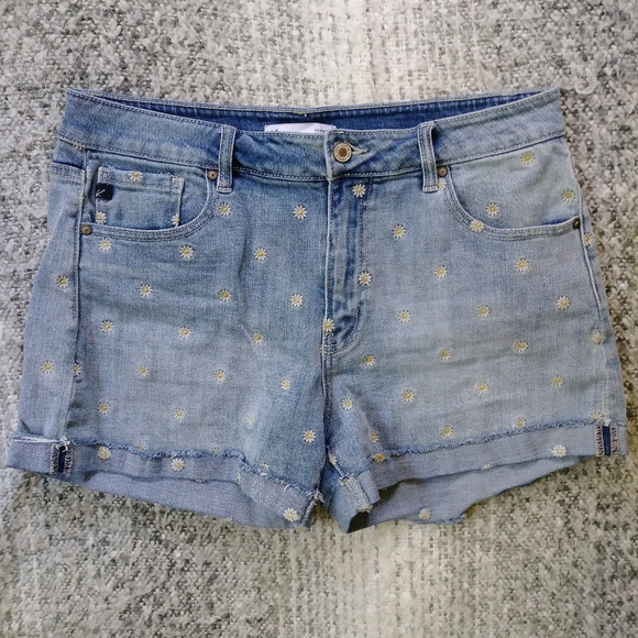 Kancan Daisy Shorts - Picture 1 of 8